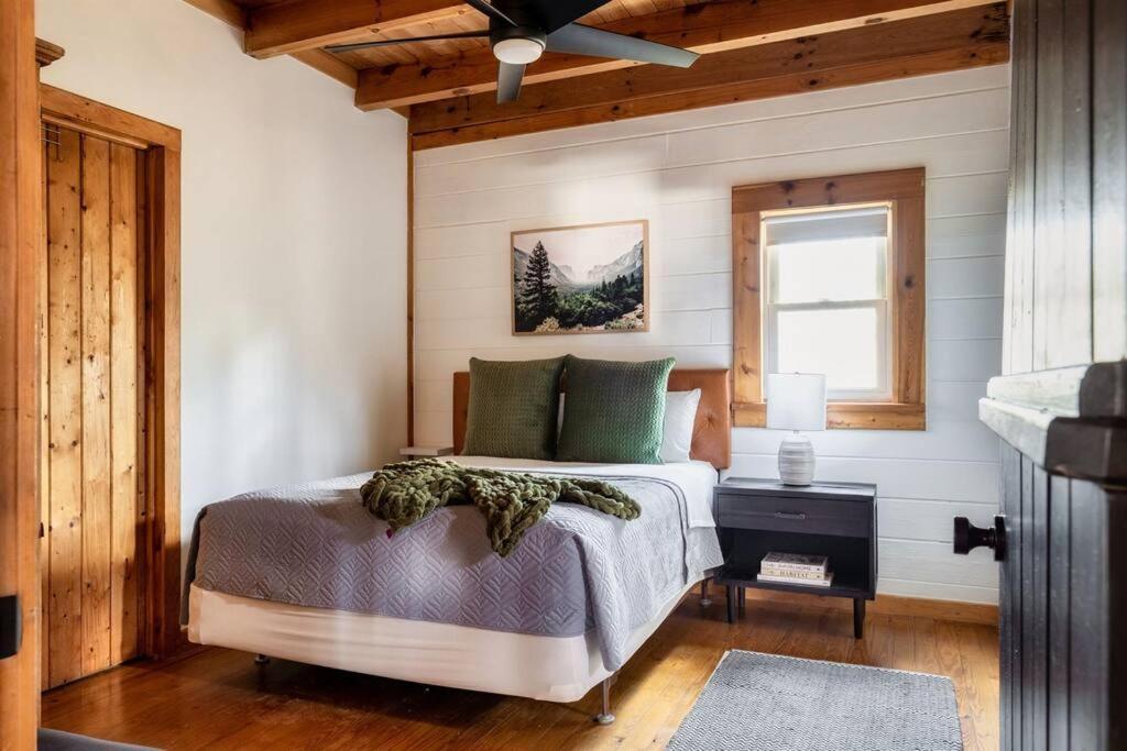 Mulberry Ridge Villa Сивиървил Екстериор снимка