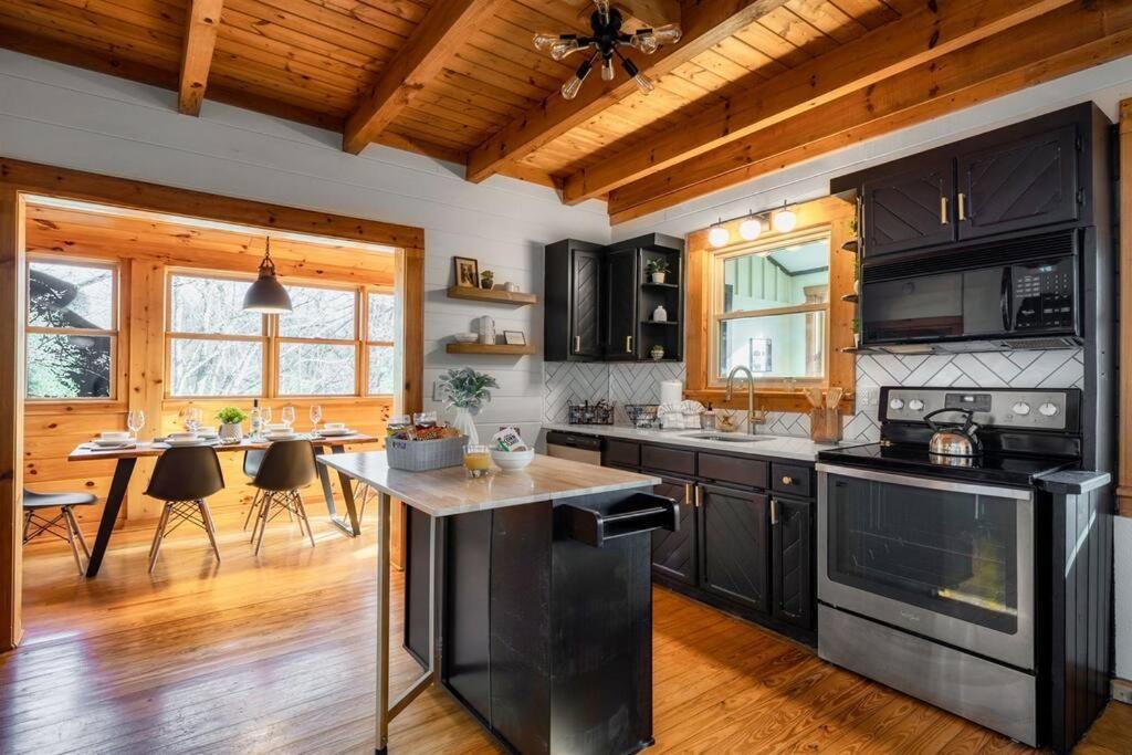 Mulberry Ridge Villa Сивиървил Екстериор снимка