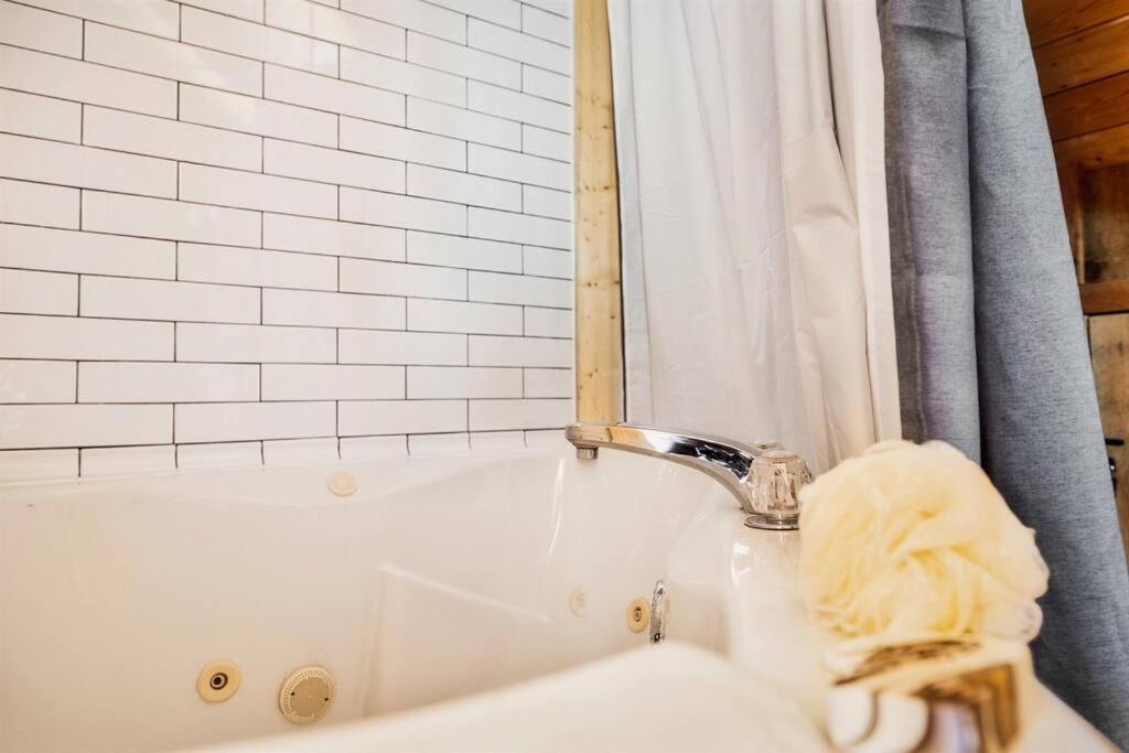 Mulberry Ridge Villa Сивиървил Екстериор снимка