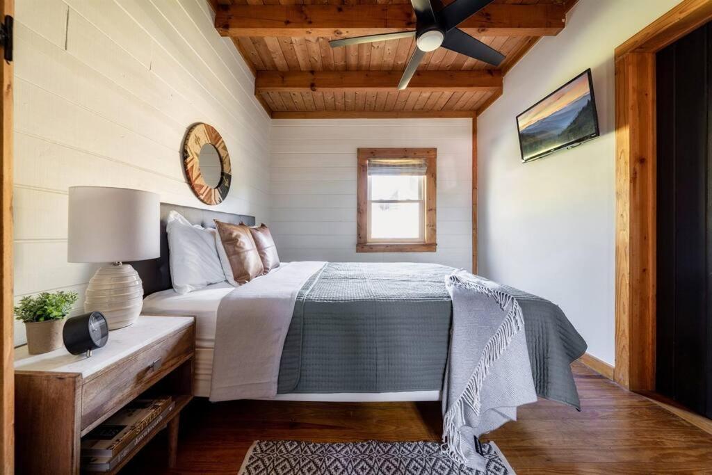 Mulberry Ridge Villa Сивиървил Екстериор снимка