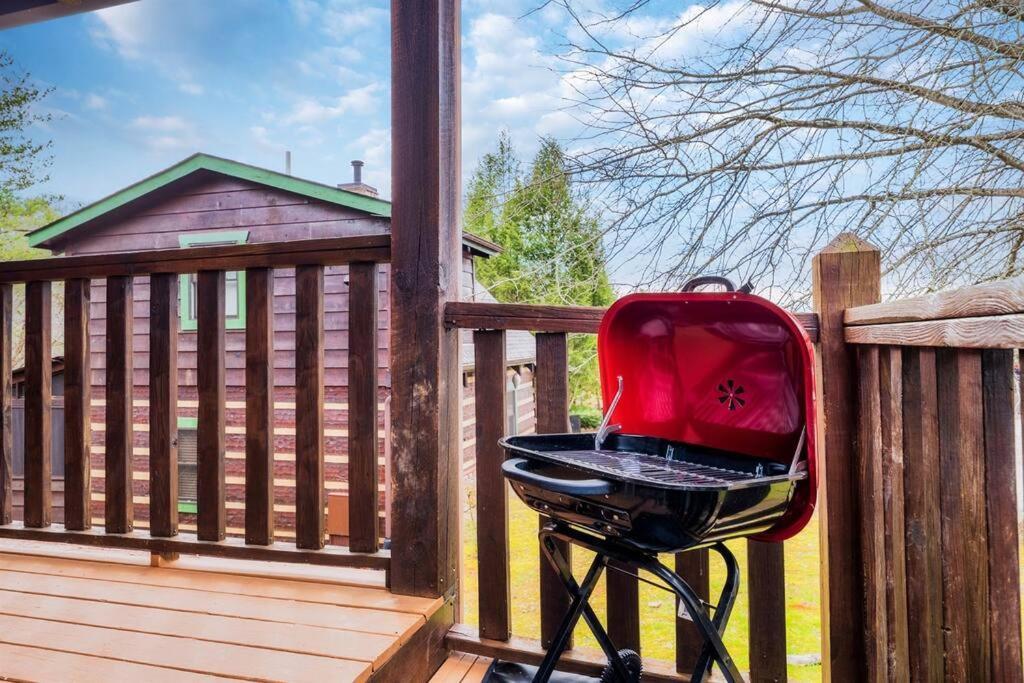Mulberry Ridge Villa Сивиървил Екстериор снимка