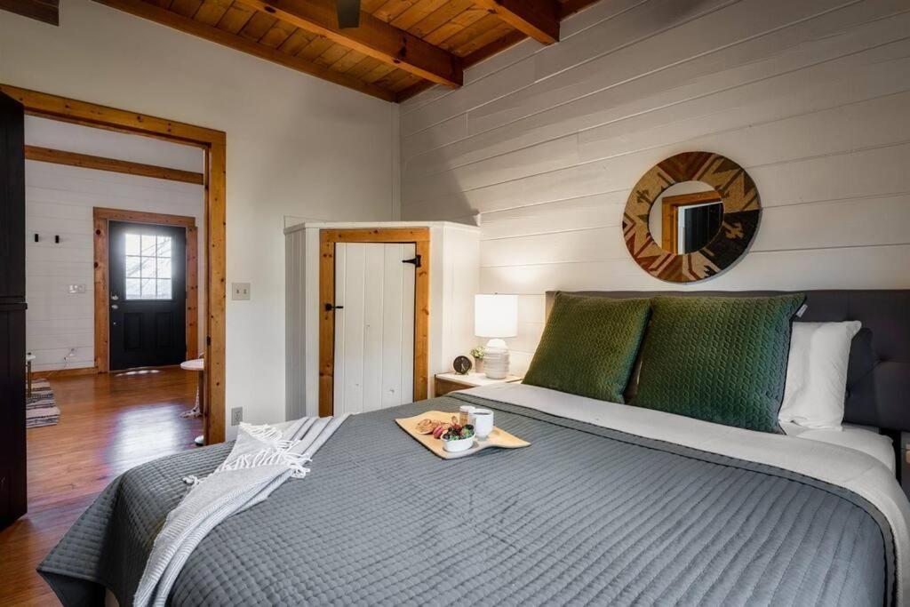 Mulberry Ridge Villa Сивиървил Екстериор снимка